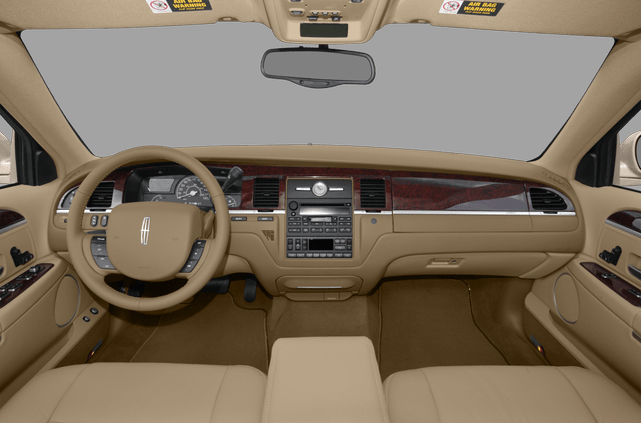 Exploring the Interior of the 2007 Lincoln Town Car