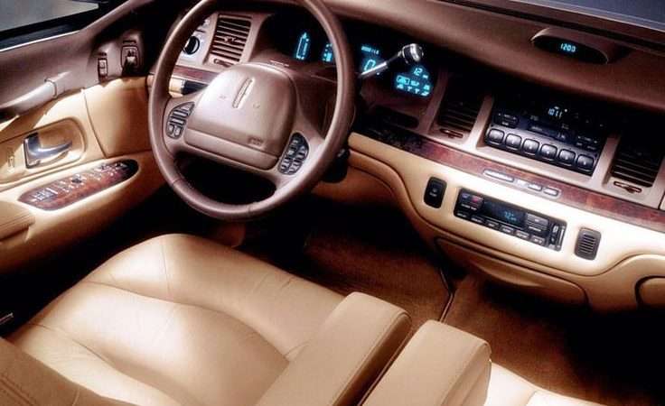 Exploring the Luxurious Interior of the 1997 Lincoln Town Car